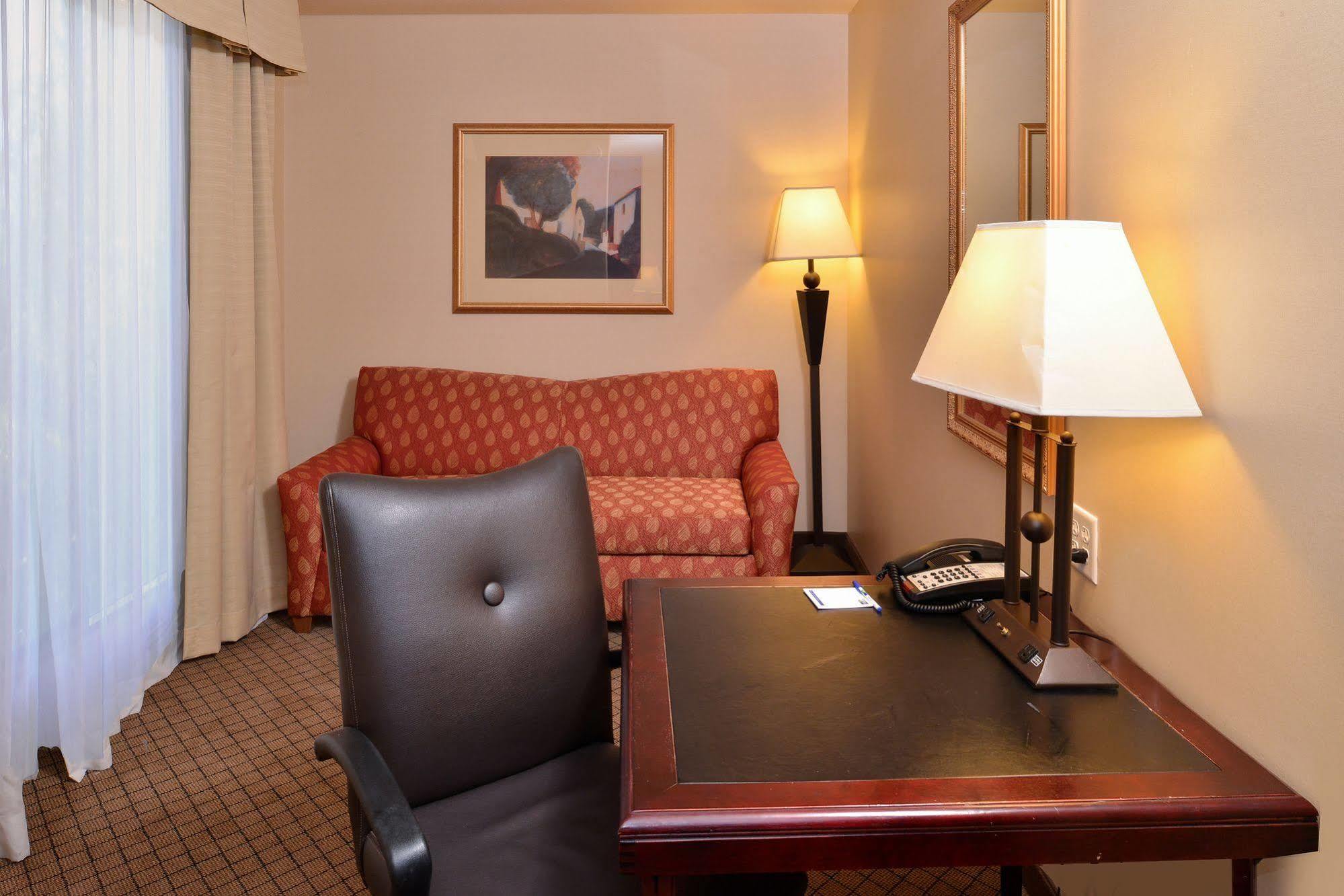 Holiday Inn Express Hotel & Suites Lincoln-Roseville Area, An Ihg Hotel Kültér fotó